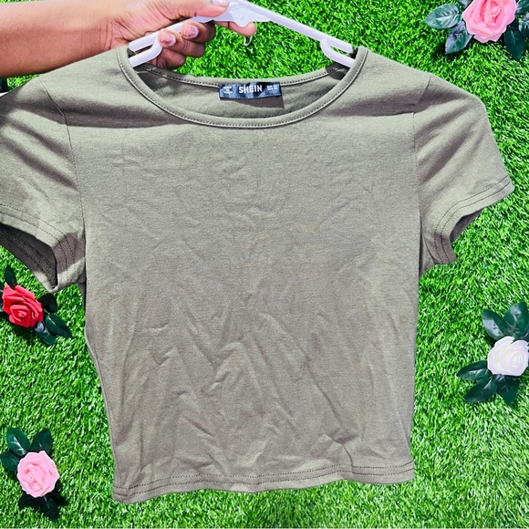 Shein simple tee - Picture 2 of 4